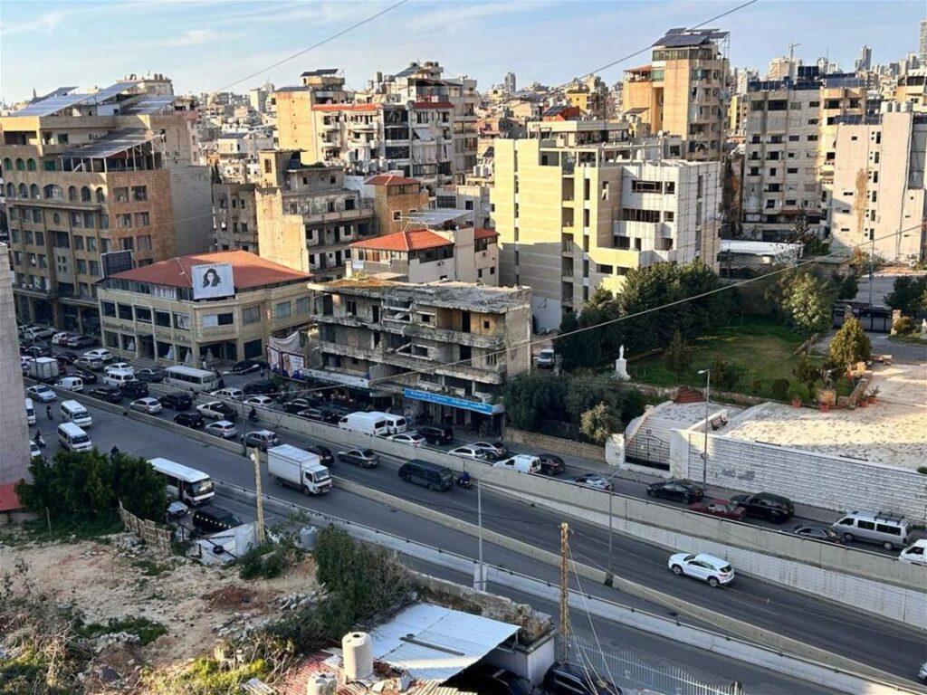 توقيف شخص في الضاحية الجنوبية بعد الاشتباه بقيامه بأنشطة مشبوهة.