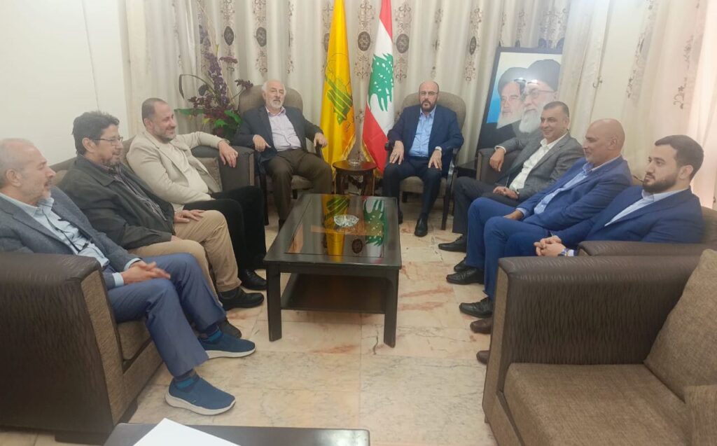 حب الله يستقبل وفداً من اللقاء التشاوري الوطني الفلسطيني لمناقشة الأوضاع المتعلقة باللاجئين الفلسطينيين في لبنان حب الله يستقبل وفداً من اللقاء التشاوري الوطني الفلسطيني لمناقشة الأوضاع المتعلقة باللاجئين الفلسطينيين في لبنان