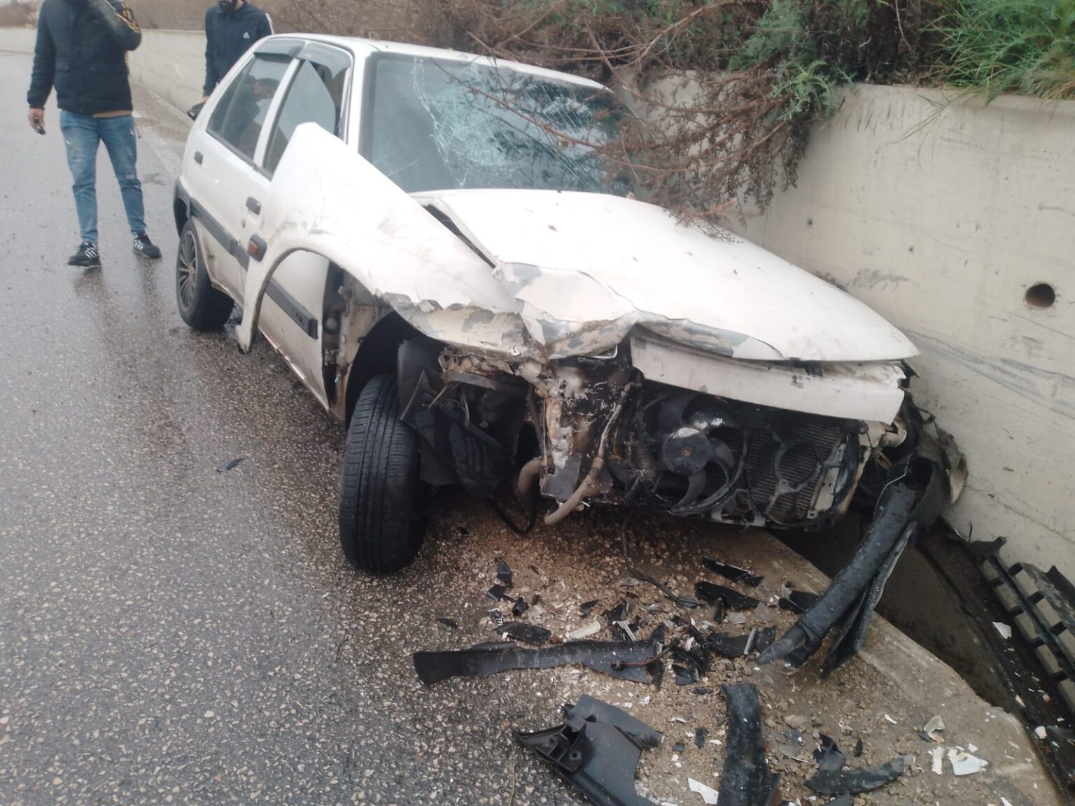 التحكم المروري: جريحان نتيجة تصادم بين شاحنة وسيارة على طريق كفرحزير باتجاه شكا وحركة المرور كثيفة في المحلة
