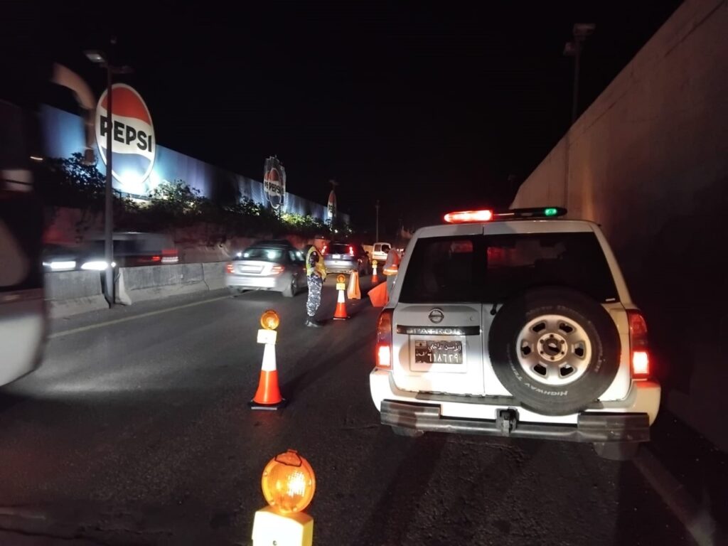 حركة المرور كثيفة في عدة طرق