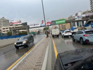 خاص مركز بيروت للأخبار: حادث مروري تسبب بزحمة سير خانقة عند المدينة الرياضية باتجاه جسر سليم سلام والسير شبه متوقف