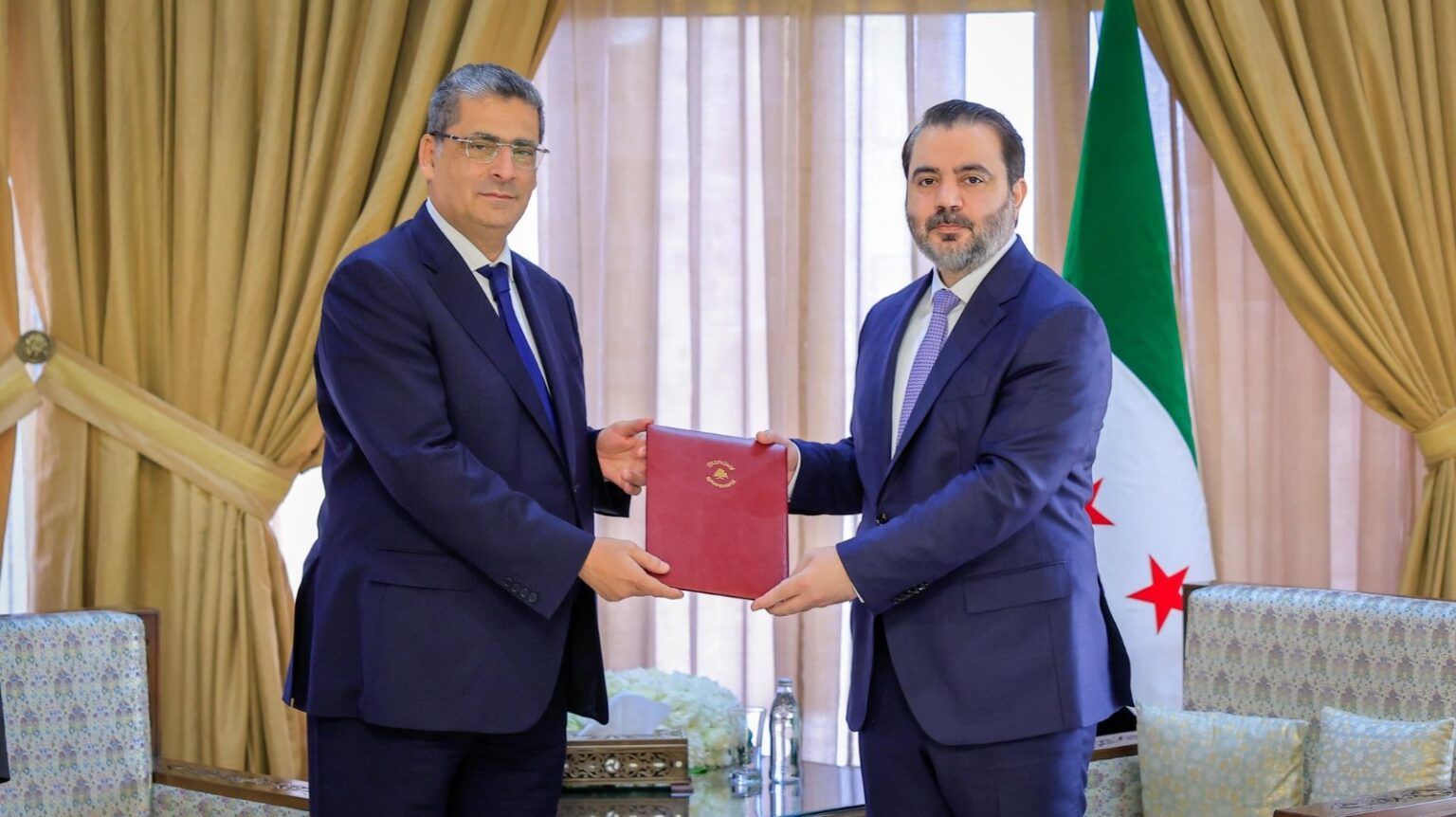 السفير اللبناني لدى سوريا الجديد هنري قسطون يسلّم اوراق إعتماد لوزير خارجية سوريا أسعد الشيباني