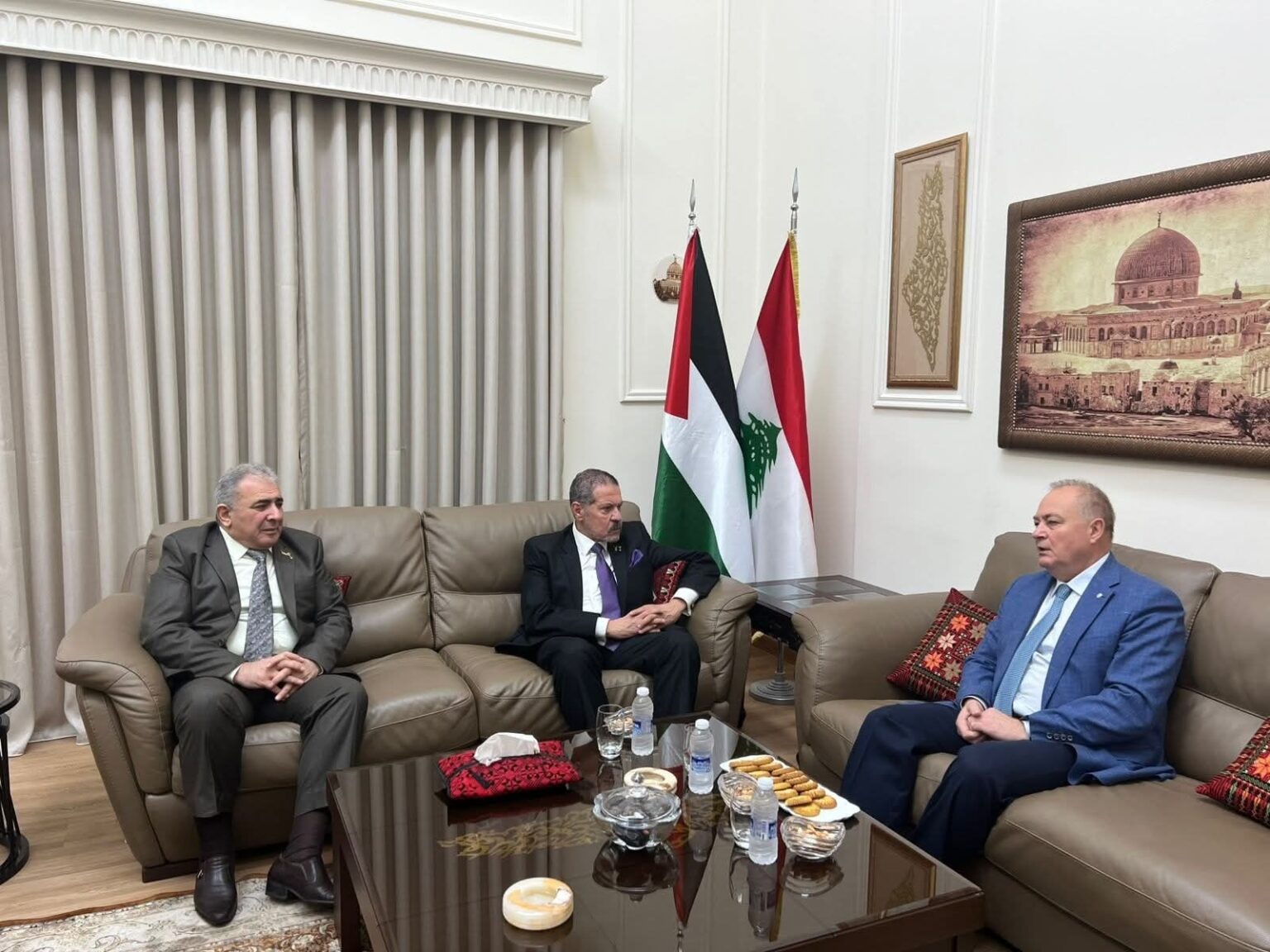 لقاء فلسطيني–روسي في بيروت… رسائل تتجاوز البروتوكول وتلامس إعادة تموضع إقليمي