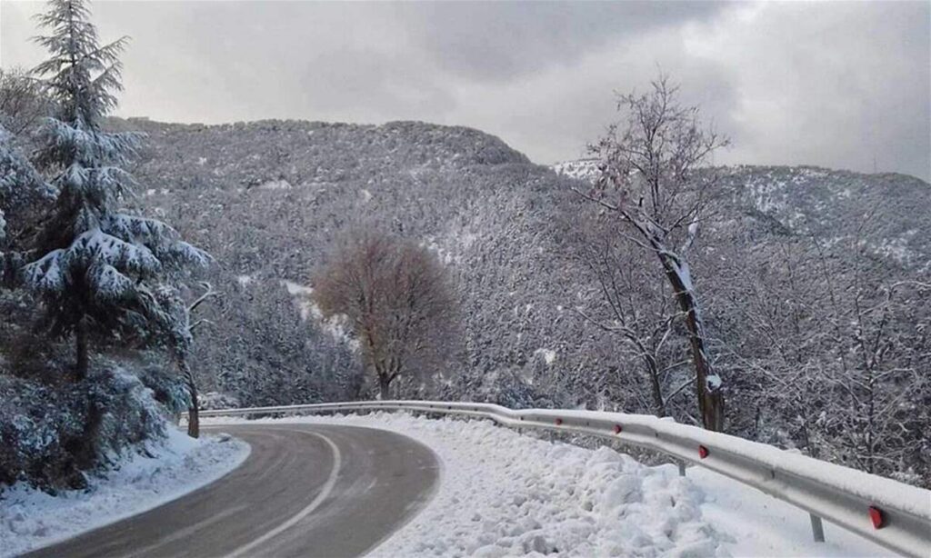 حالة الطقس في لبنان: قطع الطرقات الجبلية بسبب تراكم الثلوج وتحذيرات للمواطنين