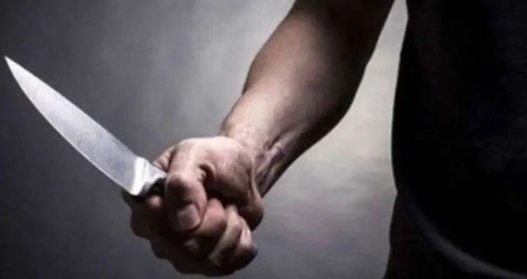 طعنوه وسرقوا أمواله ثم لاذوا بالفرار 3 طعنوه وسرقوا أمواله ثم لاذوا بالفرار