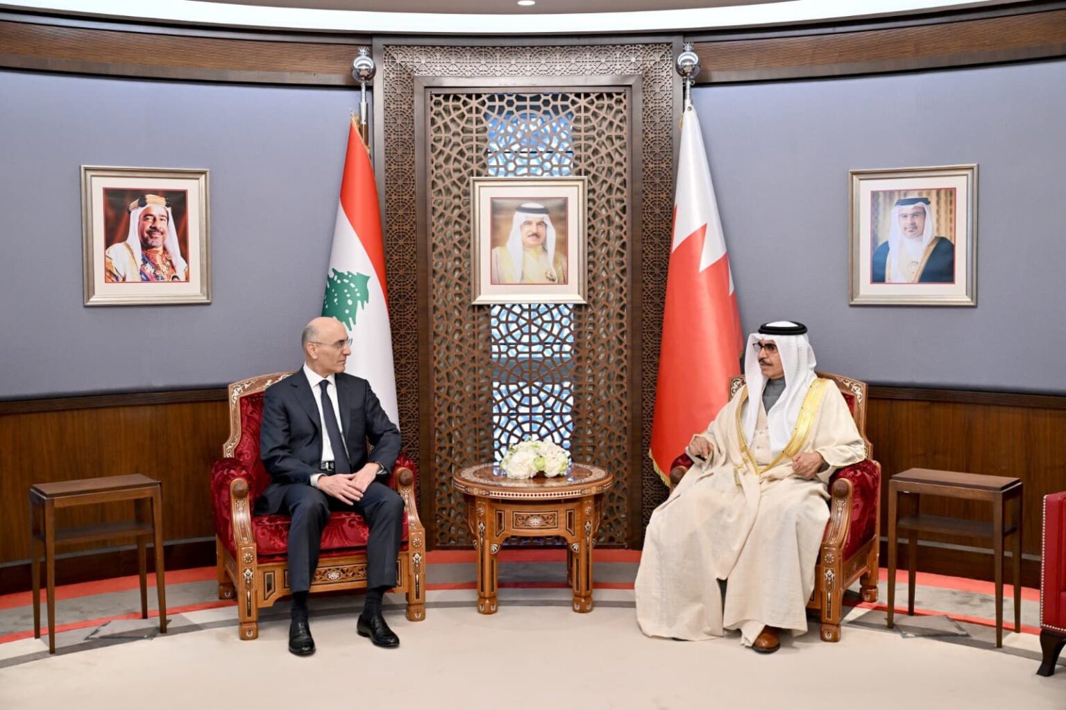 الحجار يبحث في البحرين تعزيز التعاون والتنسيق الأمني بين البلدين