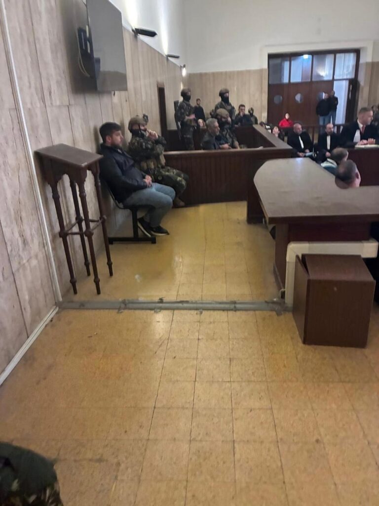 فضل شاكر امام المحكمة