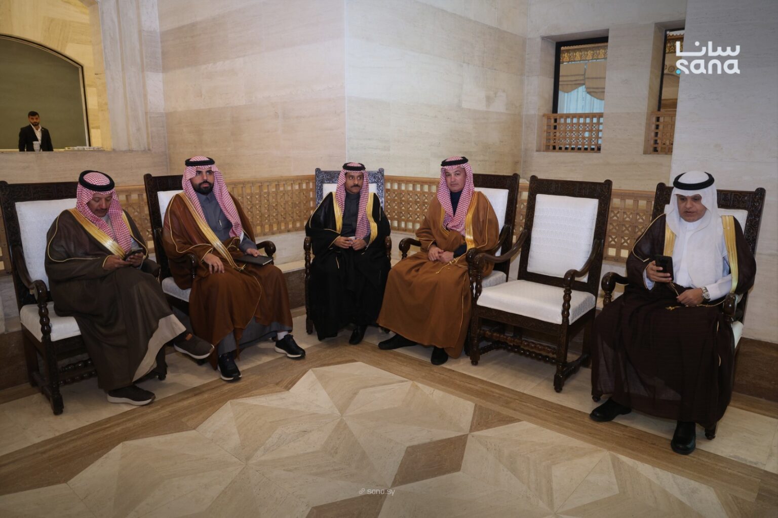 شراكة اقتصادية جديدة: وفد سعودي يصل دمشق لتوقيع اتفاقيات دعم الاقتصاد السوري