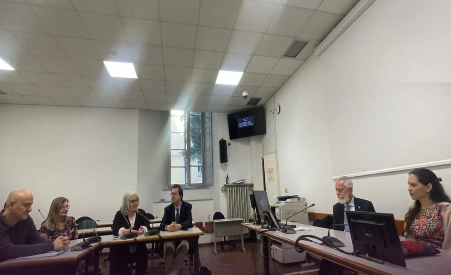 السفيرة منى أبو عمارة تتابع أوضاع الفلسطينيين في إيطاليا وتبحث دعم طلبة جامعة بارما