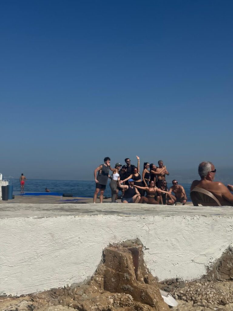 شمس شباط تُنعش كورنيش المنارة… إقبال رياضي وترفيهي على شاطئ بيروت