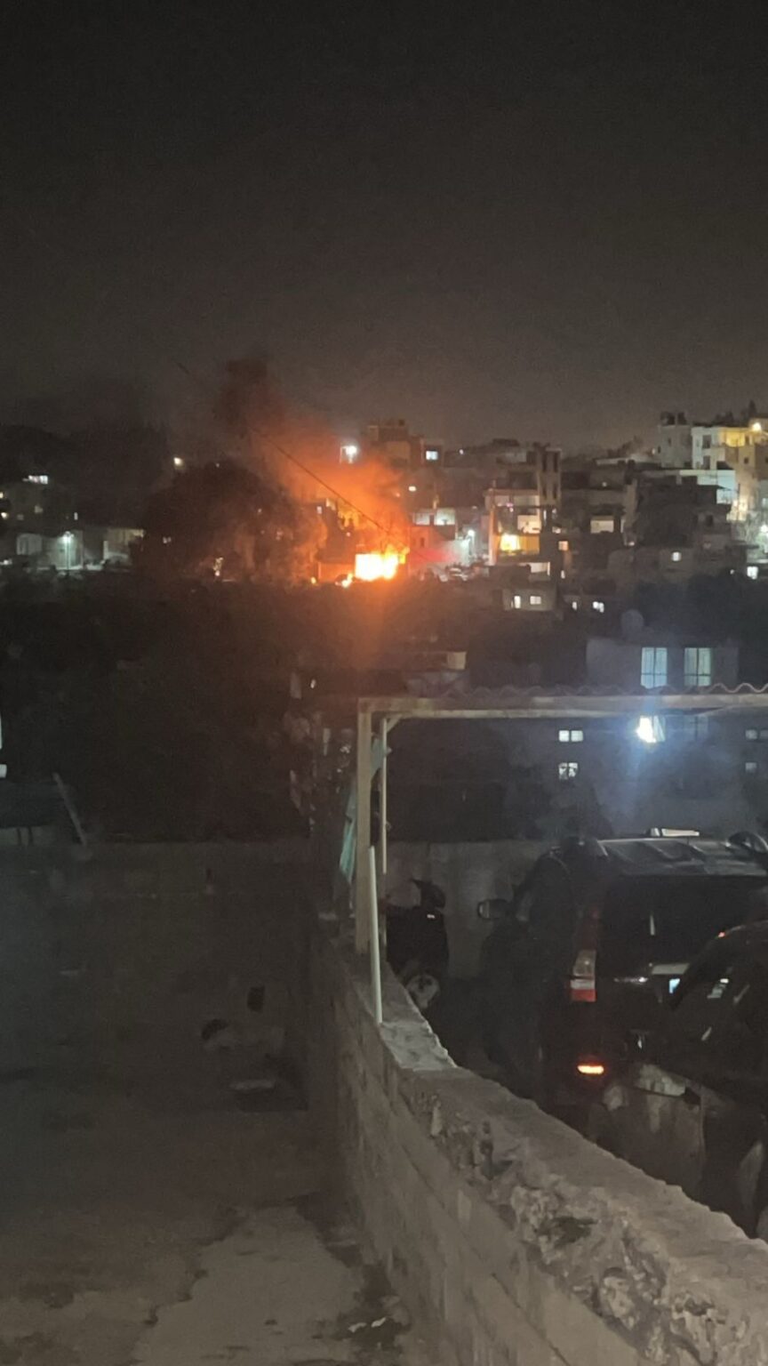 غارة إسرائيلية استهدفت سيارة في بلدة حاروف قبل قليل