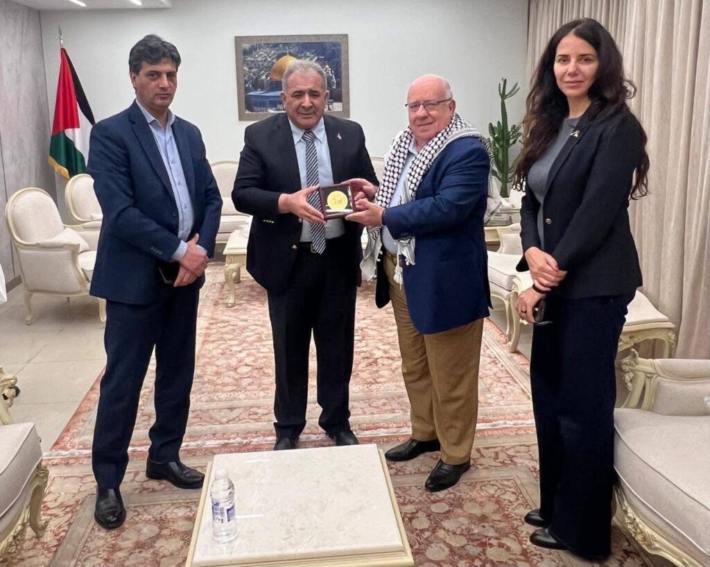 السفير الأسعد يستقبل وفدين من مخيم نهر البارد والكاتب صقر أبو فخر