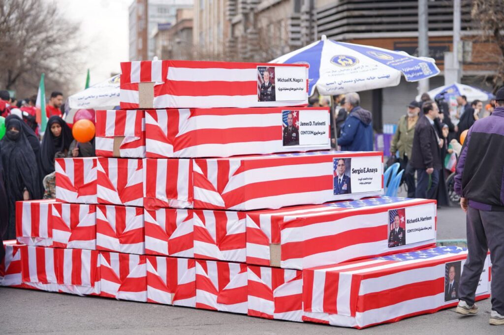 نعوش أمريكية في إيران