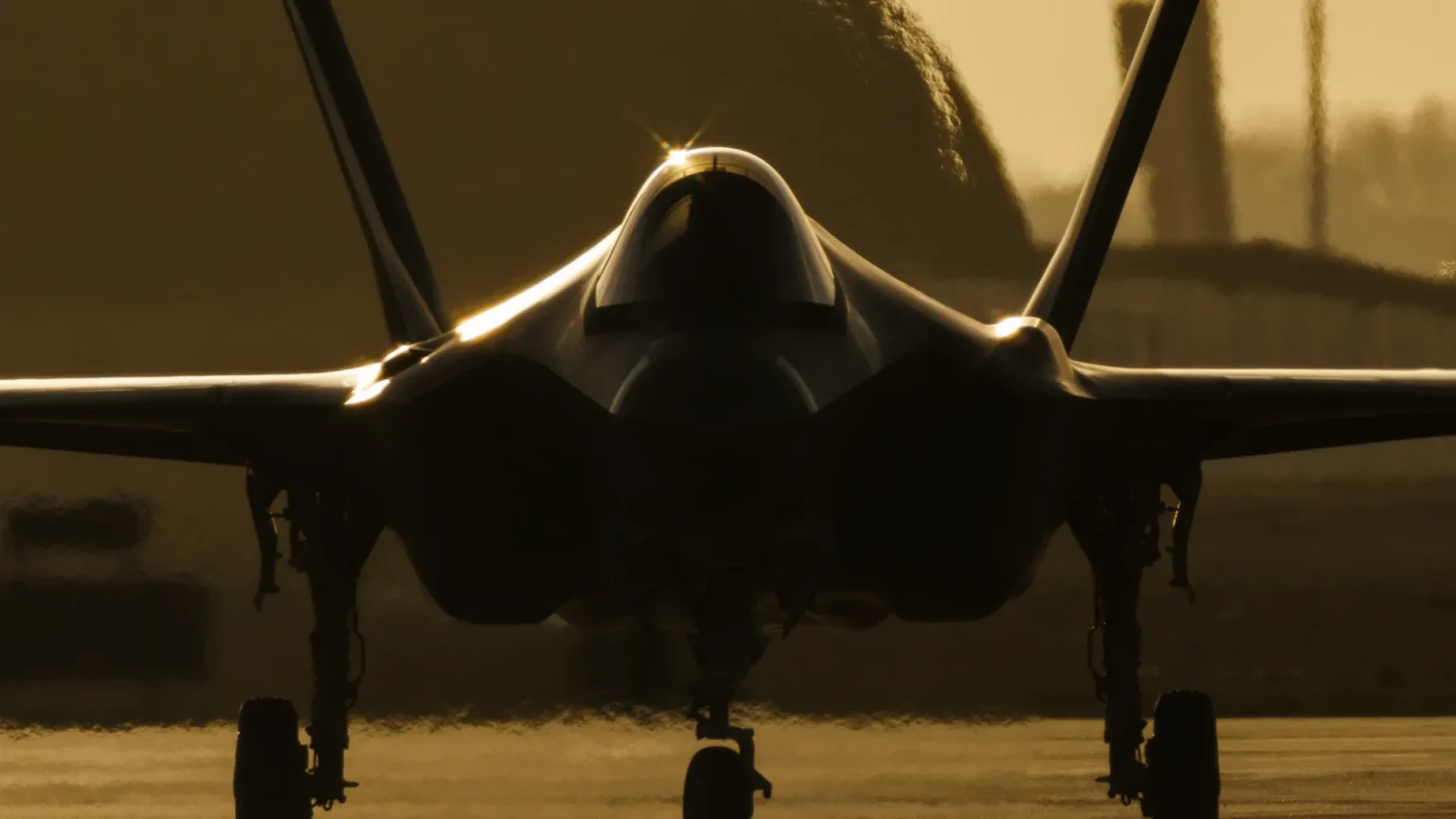 تصعيد أمريكي ضد إيران وترامب يوازن بين ضربة عسكرية ومفاوضات جنيف