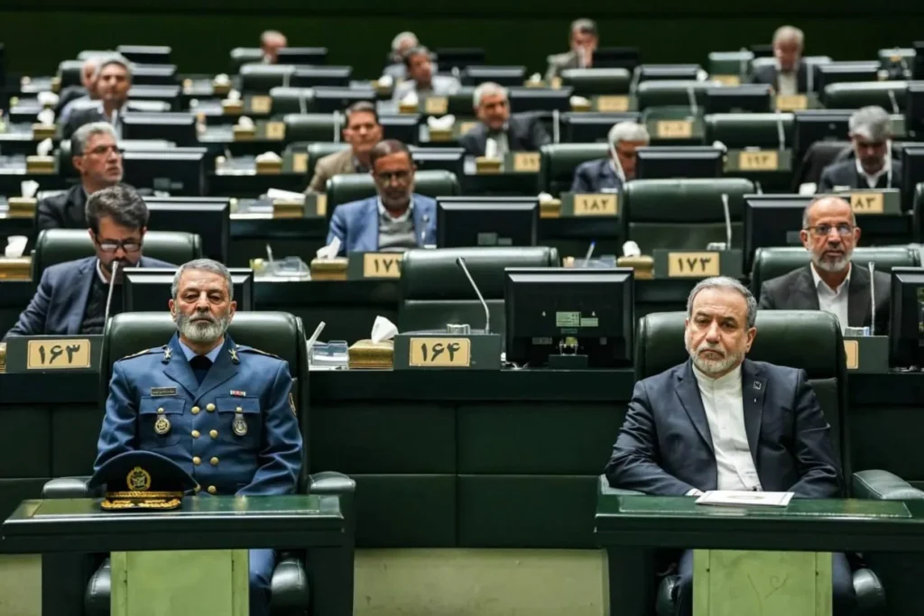 طهران وواشنطن مفاوضات على حافة التصعيد العسكري