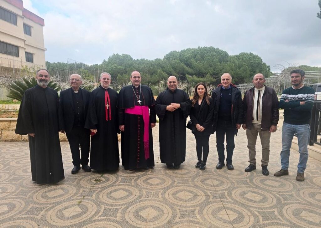 سوليداريتي ترافق السفير البابوي في جولة إغاثية لدعم صمود أهالي قرى الجنوب الحدودية