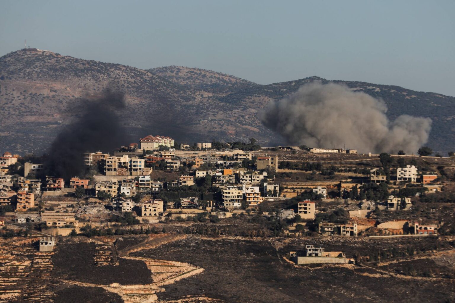 معاريف: الجيش يوسّع عملياته البرية جنوبي لبنان لتعزيز “الخط الدفاعي الأمامي”