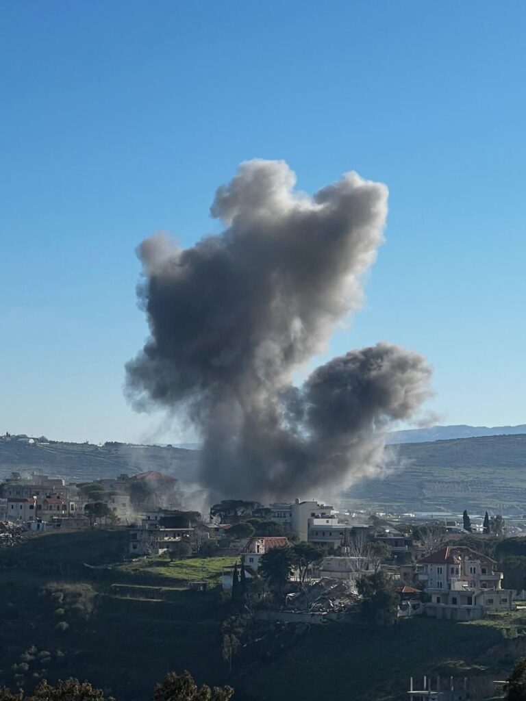 تصعيد إسرائيلي واسع في جنوب لبنان: غارات وقصف مدفعي يسفران عن شهداء ودمار