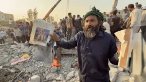 مقاتلة أمريكية استهدفت مدرسة ميناب وقتلت نحو 200 تلميذة 