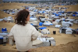 فلسطينيو غزة أصحاب الأرض ورغم كل الويلات والقصف المستمر والتكيل والاعتقال والقتل بحقهم لم يتركوا أرضهم