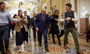 المشهد لا يقل اشتعالاً، داخل الكونغرس