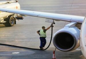 أزمة وقود عالمية تشلّ الطيران