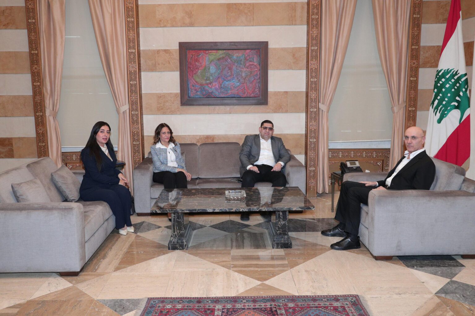 وزير الداخلية يتابع الأوضاع الأمنية في جبل لبنان بعد استهداف عين سعادة