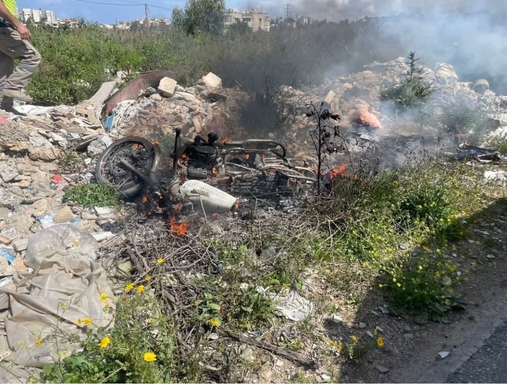 غارة إسرائيلية تستهدف دراجة نارية على طريق الحمادية شرق صور غارة إسرائيلية تستهدف دراجة نارية على طريق الحمادية شرق صور