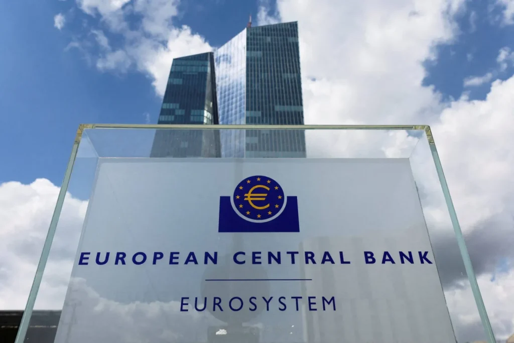 كبير اقتصاديي المركزي الأوروبي يحذّر من موجة تضخّم ممتدة كبير اقتصاديي المركزي الأوروبي يحذّر من موجة تضخّم ممتدة