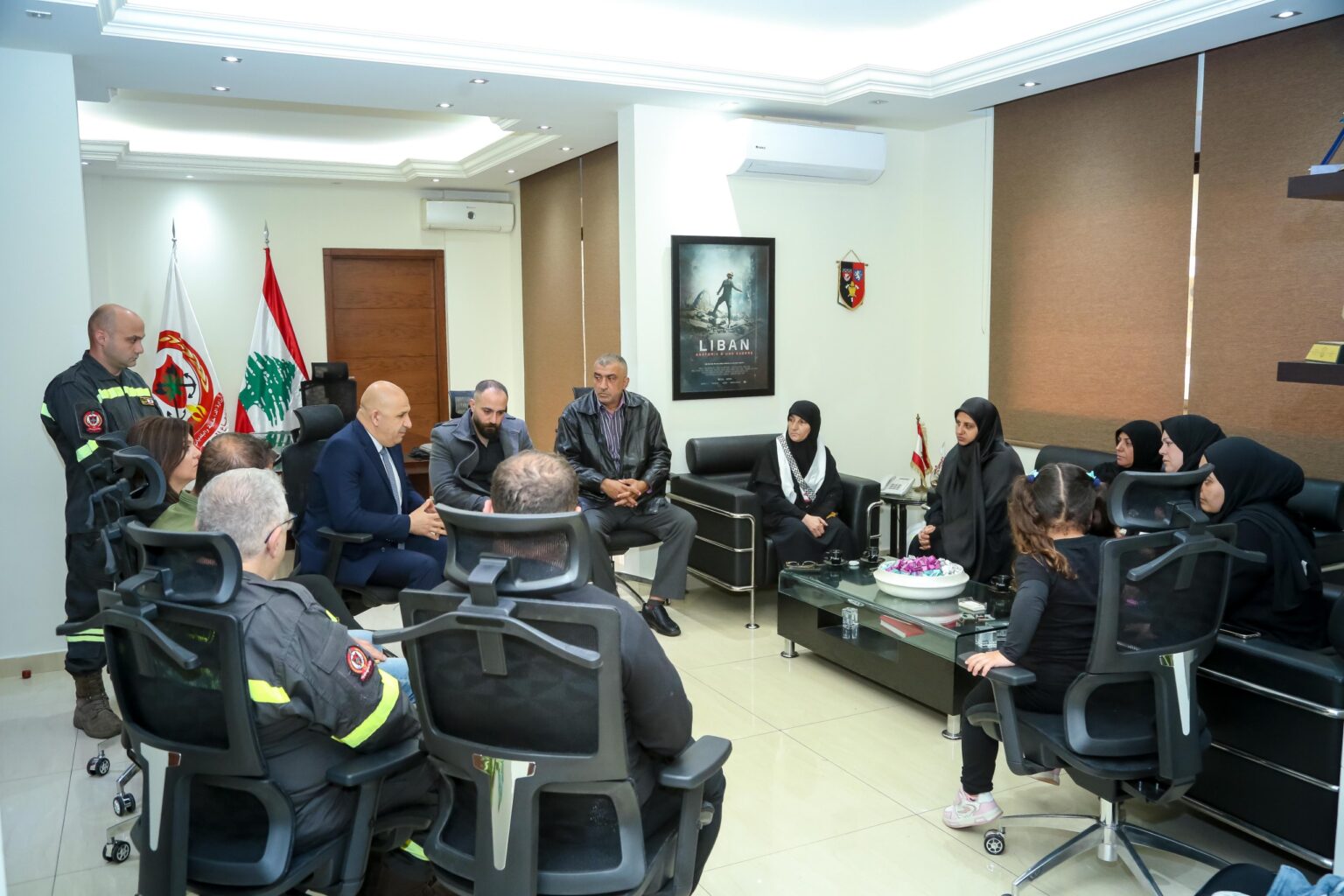 المدير العام للدفاع المدني يلتقي عائلات شهداء الاعتداءات الإسرائيلية جنوب لبنان