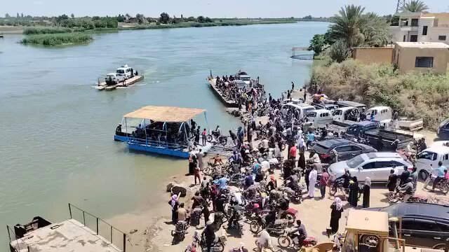 دير الزور تحت تهديد الفيضان.. الفرات يبتلع الأراضي والجسور وسط حالة طوارئ دير الزور تحت تهديد الفيضان.. الفرات يبتلع الأراضي والجسور وسط حالة طوارئ