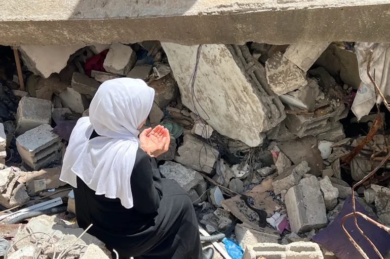 "إسرائيل" تُغرق غزة في مقابر الغياب ودوائر الحزن المعلّق 3 لا زال الأمل يحذو الأمهات بأن أبناءهن على قيد الحياة