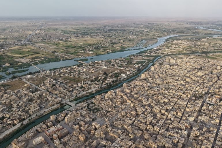 الفرات يفيض بعد 36 عاماً.. أمطار غزيرة ترفع منسوب المياه في سوريا الفرات يفيض بعد 36 عاماً.. أمطار غزيرة ترفع منسوب المياه في سوريا