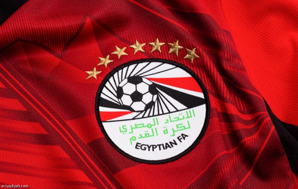 لماذا أزيلت النجوم السبعة من قميص الفراعنة؟