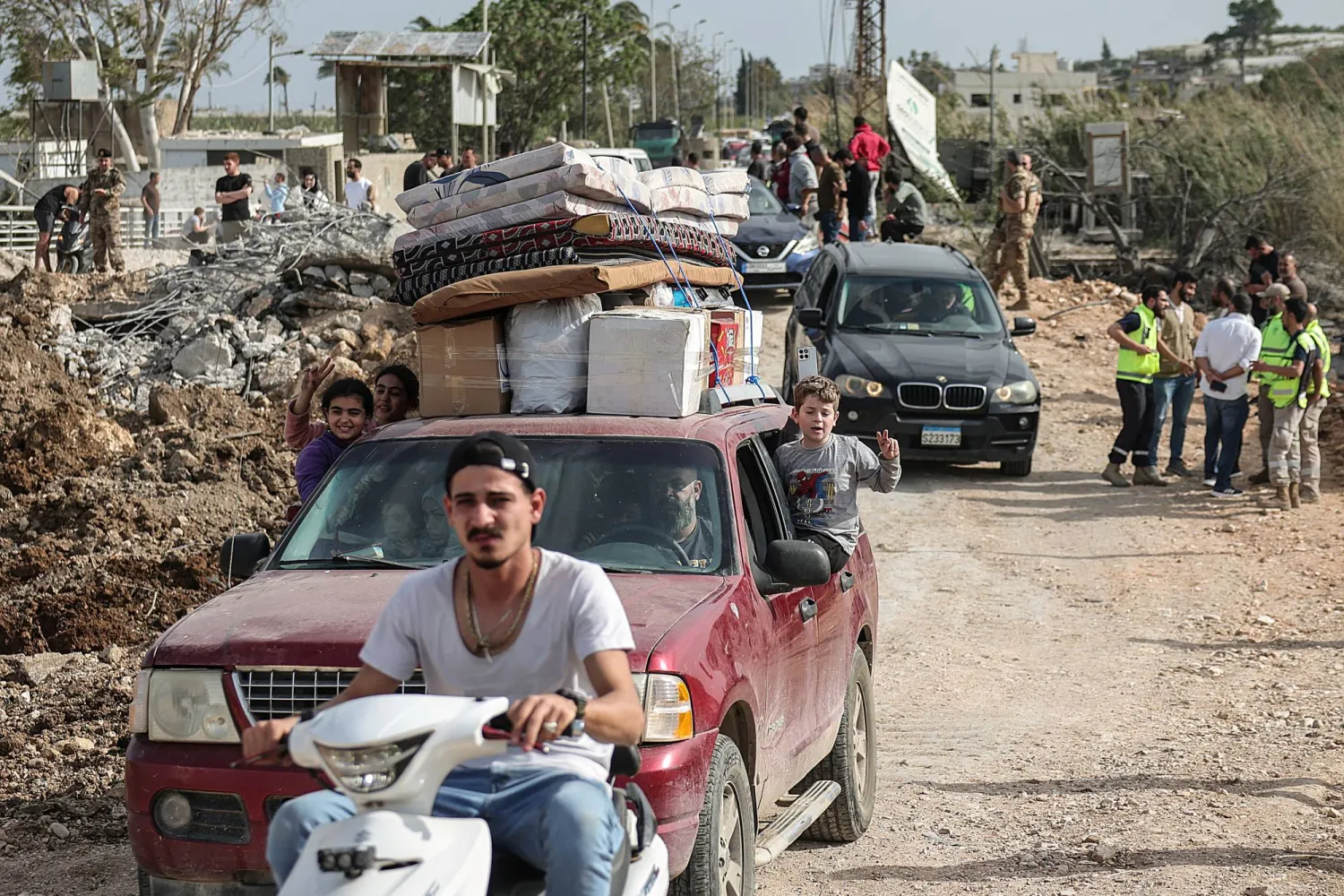 أكثر من مليون نازح بسبب القصف الإسرائيلي أكثر من مليون نازح بسبب القصف الإسرائيلي