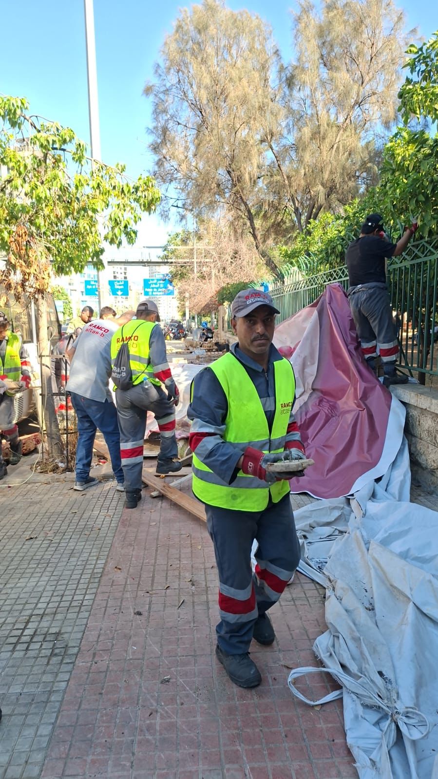 البلدية أن عملية الإزالة جاءت بعد عودة قاطني هذه الخيم إلى بلداتهم ومناطقهم الأصلية البلدية أن عملية الإزالة جاءت بعد عودة قاطني هذه الخيم إلى بلداتهم ومناطقهم الأصلية