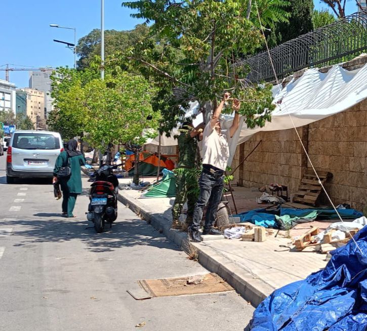 البلدية أن عملية الإزالة جاءت بعد عودة قاطني هذه الخيم إلى بلداتهم ومناطقهم الأصلية البلدية أن عملية الإزالة جاءت بعد عودة قاطني هذه الخيم إلى بلداتهم ومناطقهم الأصلية