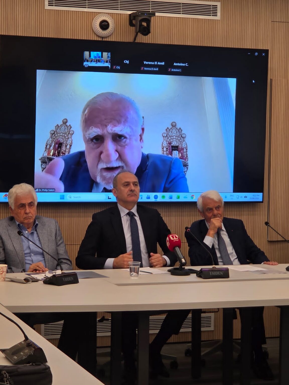 ندوة في مركز فيليب سالم حول «مفاوضات واشنطن: نقطة تحول نحو السلام في الشرق؟» ندوة في مركز فيليب سالم حول «مفاوضات واشنطن: نقطة تحول نحو السلام في الشرق؟»