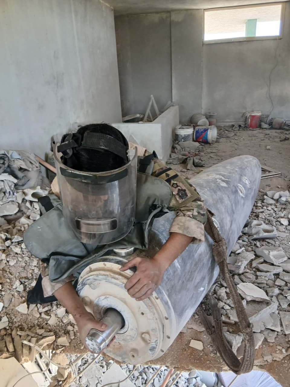 الجيش اللبناني يواصل تفكيك قنابل غير منفجرة في الجنوب لحماية المدنيين 2 الجيش اللبناني يواصل تفكيك قنابل غير منفجرة في الجنوب لحماية المدنيين