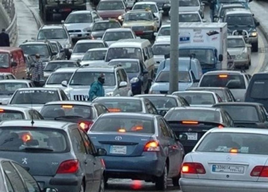حركة المرور كثيفة على اوتوستراد الضبية باتجاه انطلياس وصولا الى الدورة