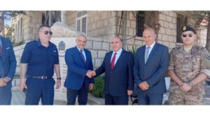 قافلة مساعدات أردنية جديدة إلى لبنان تعزز الدعم الإغاثي للنازحين 5 قافلة مساعدات أردنية جديدة إلى لبنان تعزز الدعم الإغاثي للنازحين