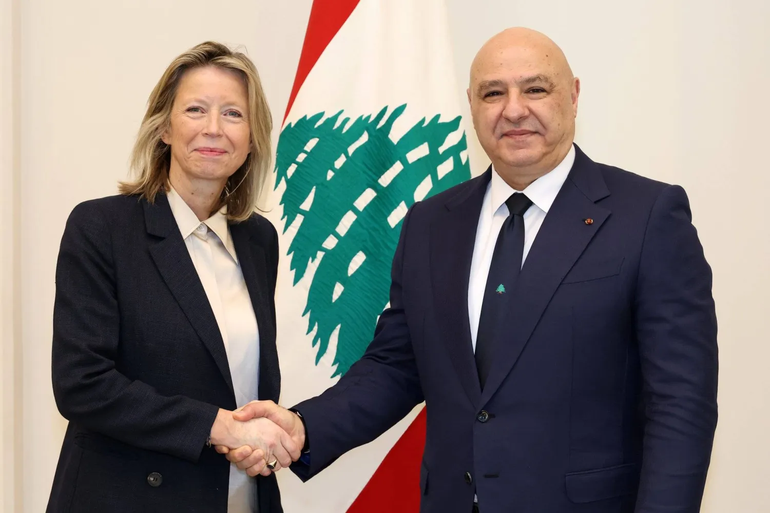 الرئيس اللبناني جوزيف عون خلال استقباله الممثلة الخاصة للاتحاد الأوروبي لحقوق الإنسان كايسا أولونغرين في وقت سابق (أرشيف)