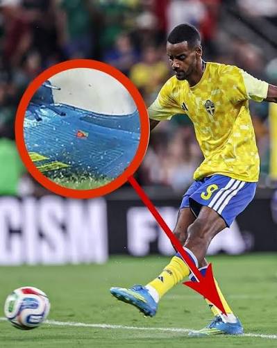 علم إريتريا يرافق إيزاك في كأس العالم