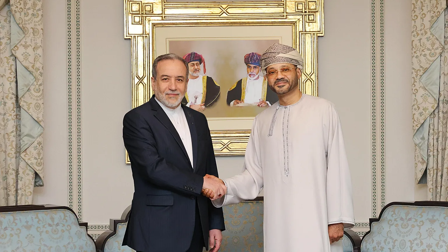  سلطنة عُمان تقدمت باقتراح إلى إيران لإنشاء هيئة إقليمية مشتركة لإدارة مضيق هرمز.