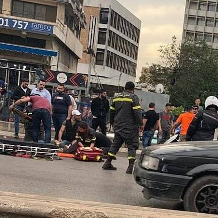 جريح نتيجة تصادم بين سيارة ودراجة نارية بعد نفق #سليم_سلام باتجاه الوسط التجاري جريح نتيجة تصادم بين سيارة ودراجة نارية بعد نفق #سليم_سلام باتجاه الوسط التجاري