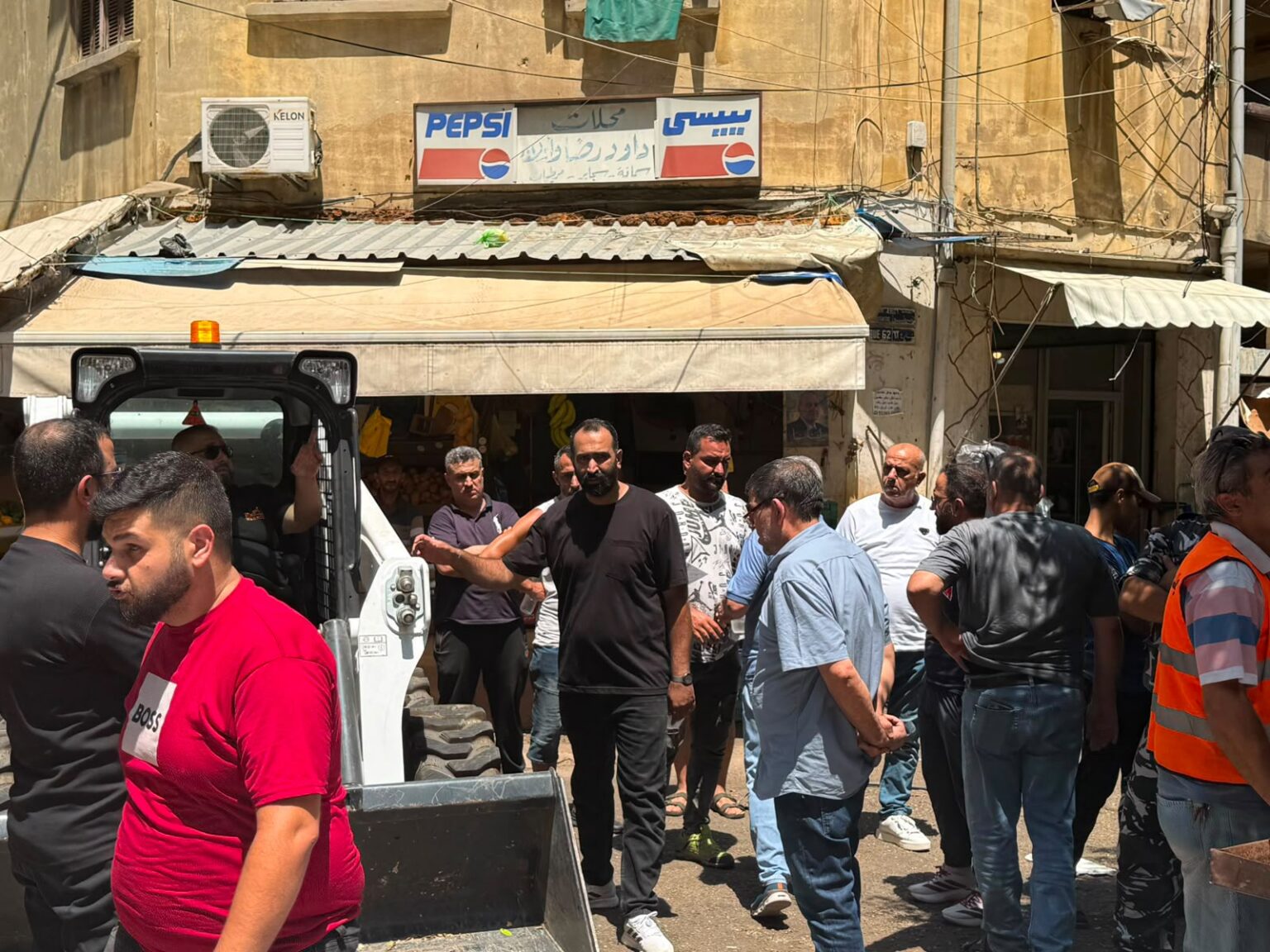 بتوجيهات محافظ بيروت.. إزالة التعديات من سوق الخضار في حي اللجا بالمصيطبة ضمن حملة لتنظيم المرافق العامة