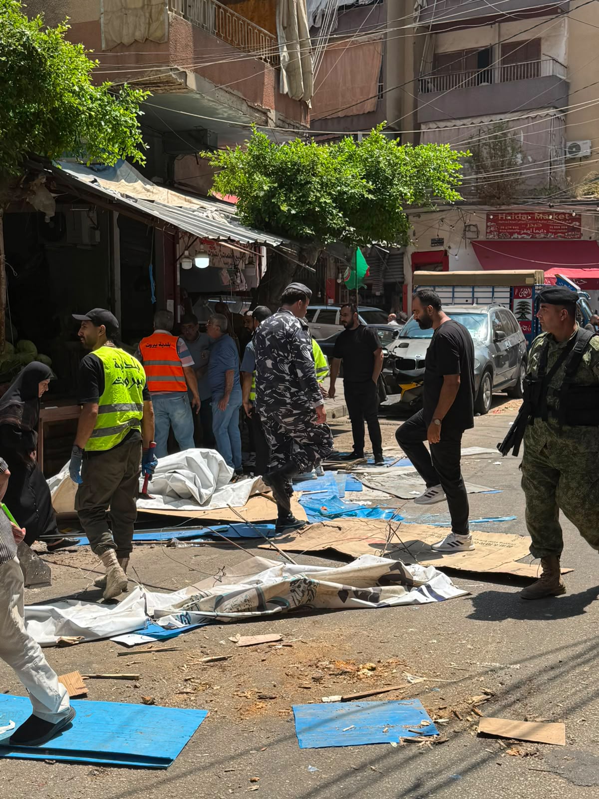بتوجيهات محافظ بيروت.. إزالة التعديات من سوق الخضار في حي اللجا بالمصيطبة ضمن حملة لتنظيم المرافق العامة