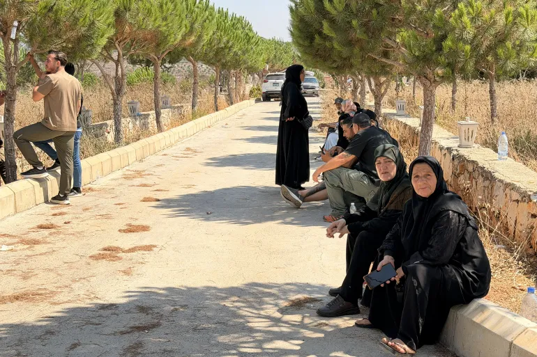 دقائق تفصلهم عن منازلهم التي هجروها دقائق تفصلهم عن منازلهم التي هجروها