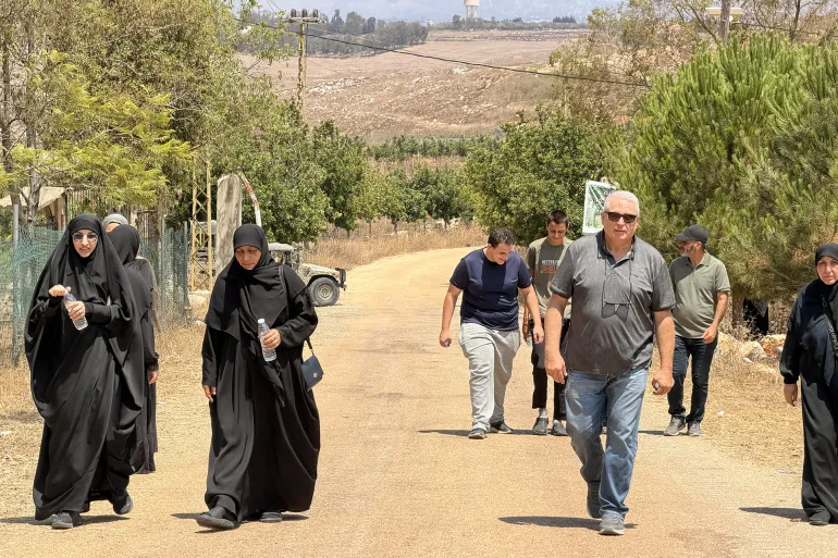 بالفيديو: تنظيم دخول أهالي زوطر الغربية بالتزامن مع أعمال فتح الطرق وإزالة الأنقاض بالفيديو: تنظيم دخول أهالي زوطر الغربية بالتزامن مع أعمال فتح الطرق وإزالة الأنقاض