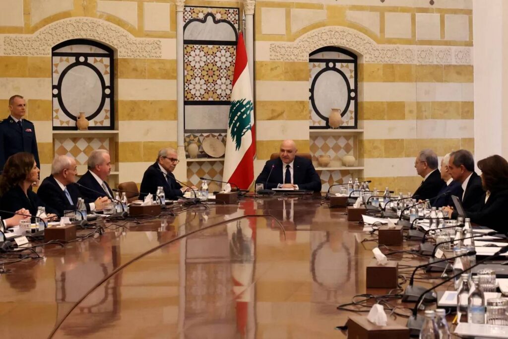 اتفاق واشنطن على طاولة الحكومة اللبنانية.. اعتراضات من وزراء الثنائي